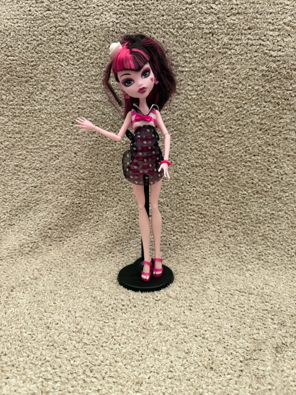 Draculaura monster high doll